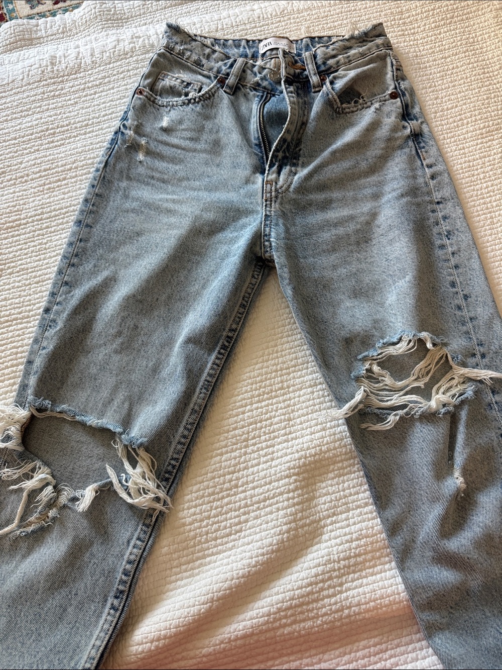 Zara Women's Light Blue Distressed Straight Jeans